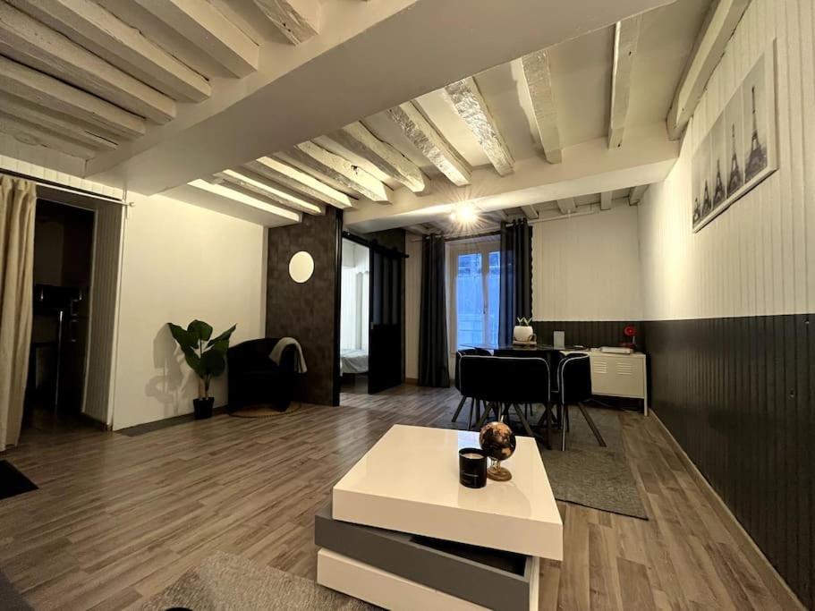 The Red And Black Retreat - Fontainebleau Center 외부 사진