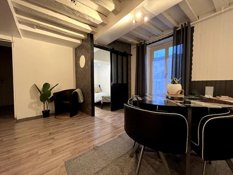 The Red And Black Retreat - Fontainebleau Center 외부 사진